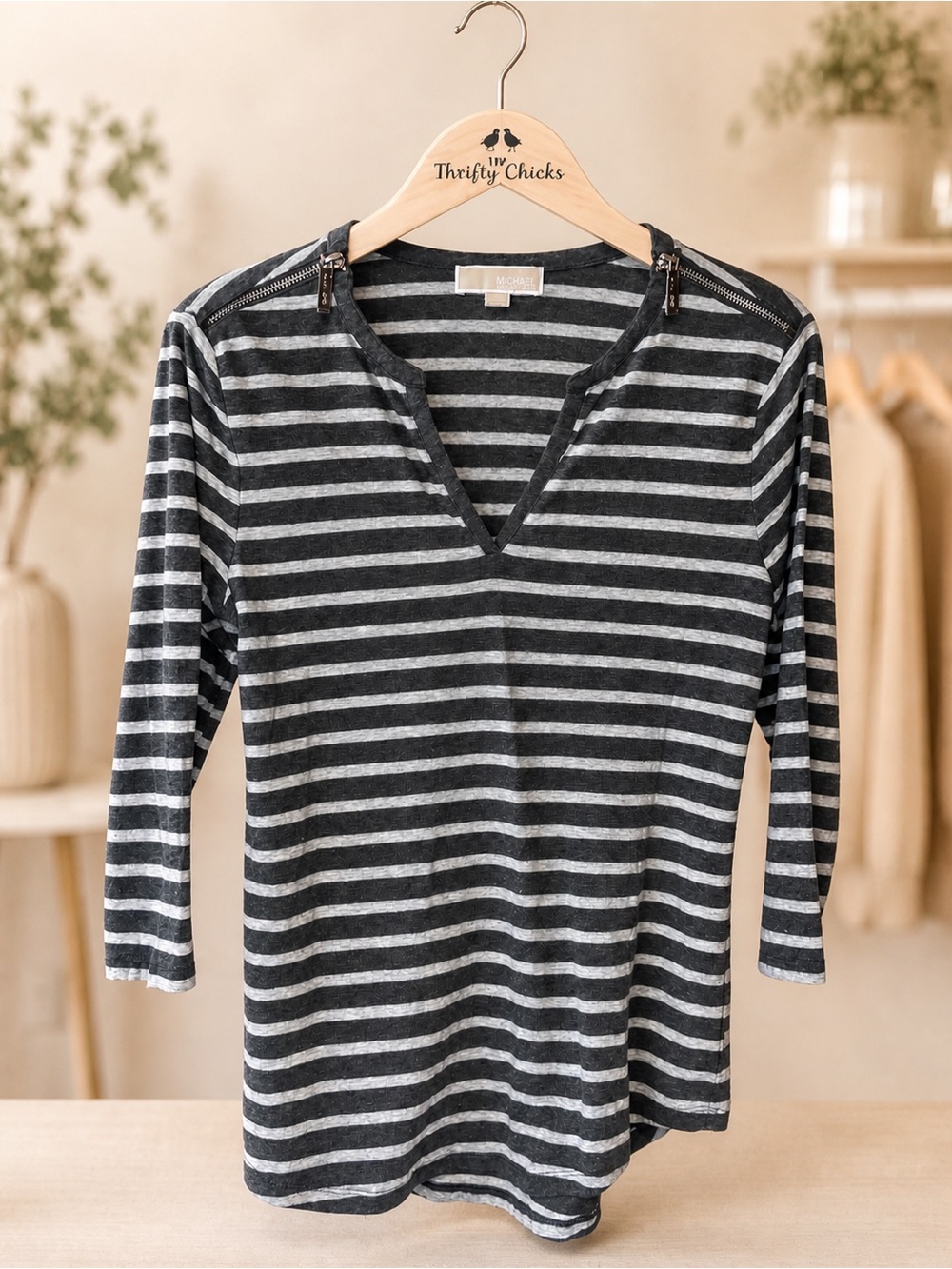 MICHAEL Michael Kors Gray Striped V-Neck Long Sleeve Top | Size M | GUC